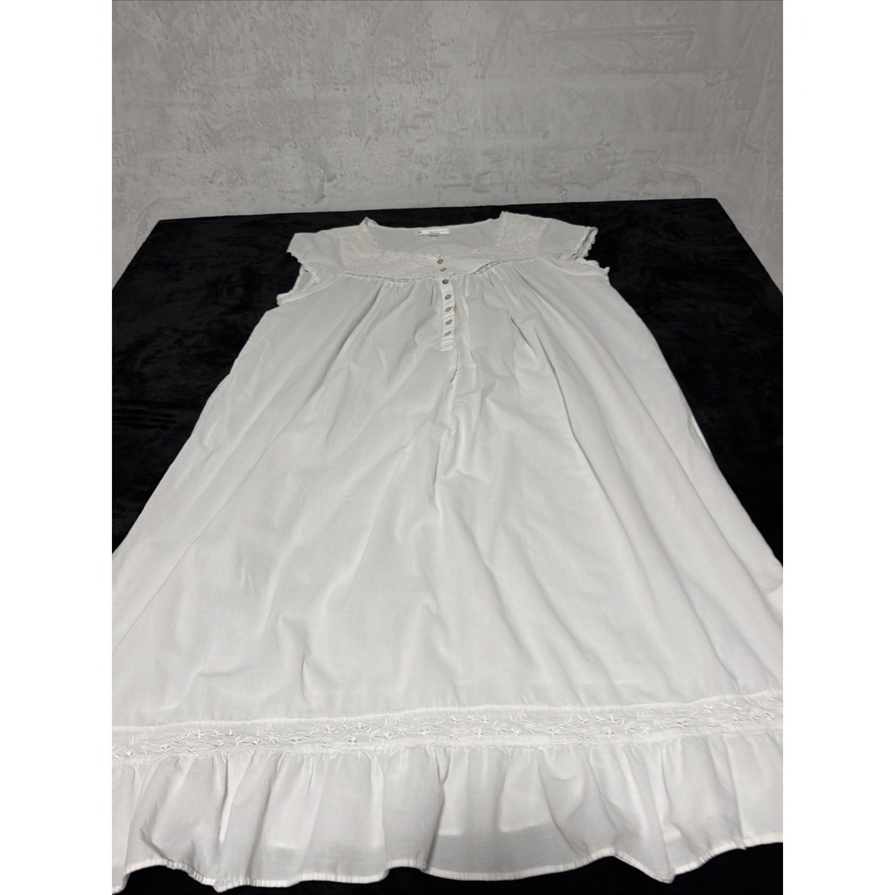 Eileen West L White Cotton Nightgown Button Front Embroidered Praire Cottagecore
